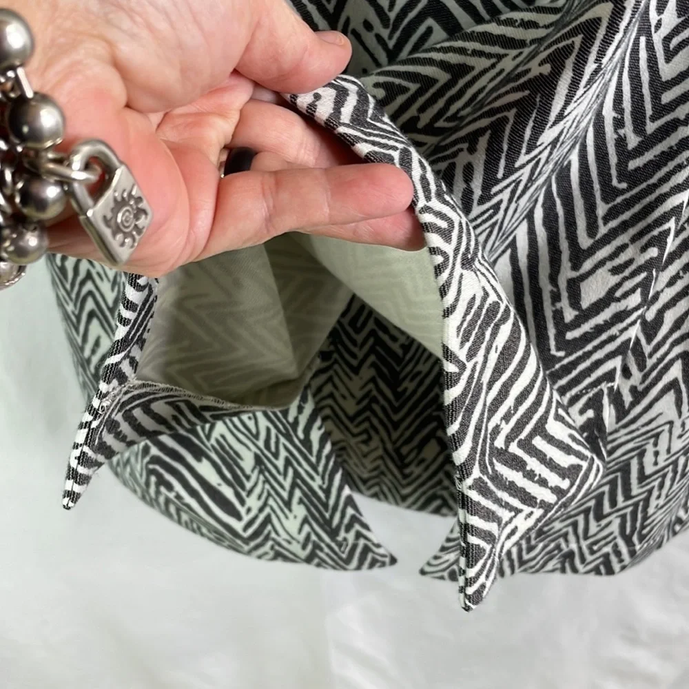 Cabi, black and white batik print knit jacket long